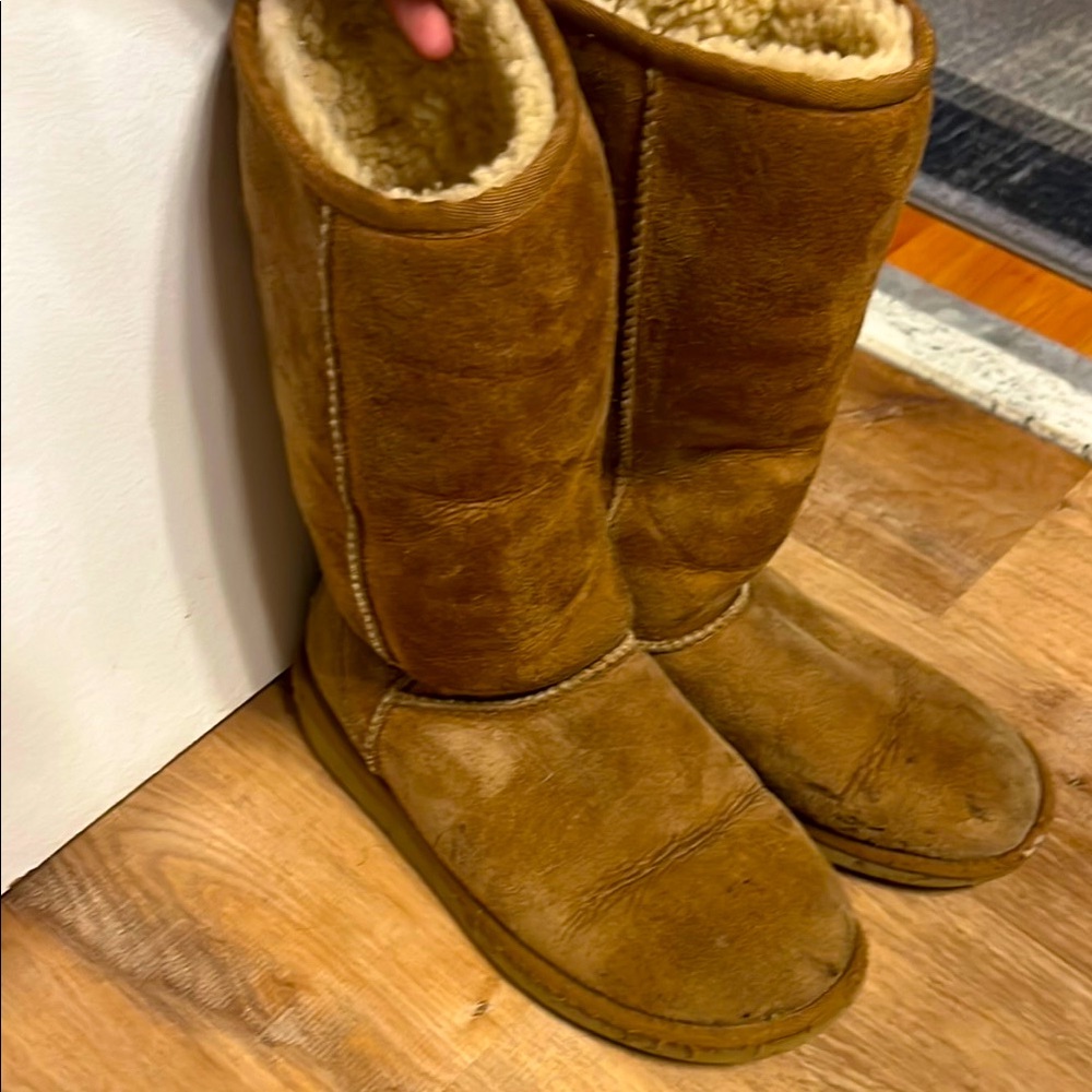 UGGS!!! Cozy Tan Shearling-Lined Boots